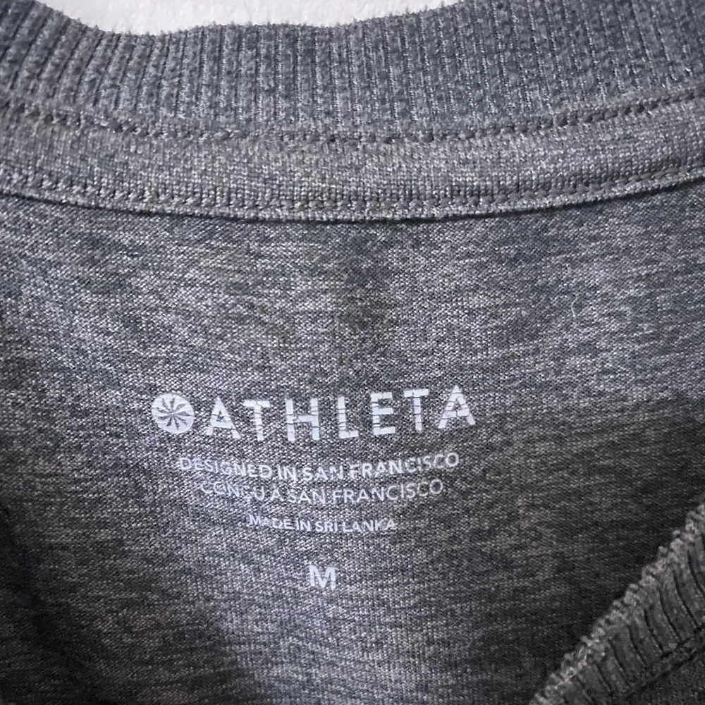 Athleta Women’s Charcoal Gray Active T-Shirt - Picture 3 of 3